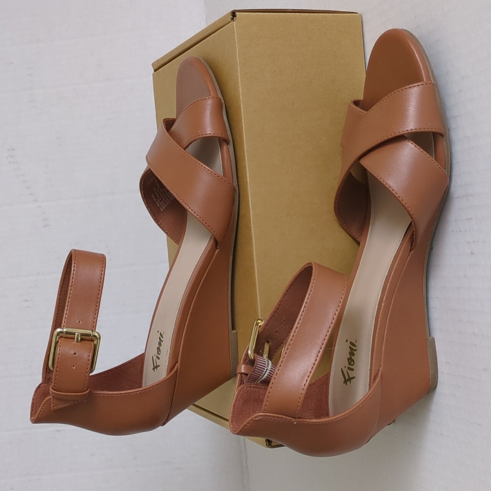 Fioni Sandals Wedge 8.5 Ankle Strap Caramel Camel EUC